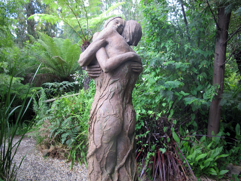 Bajkowe rzeźby w ogrodzie Bruno Torfsa